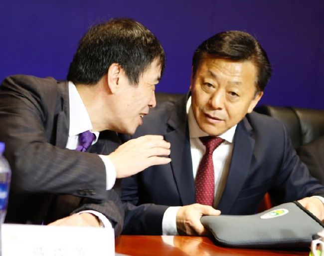 从焦虑、质疑、绝望到急迫、坚定、希望,每一个身处风暴中心的普通人,他们努力活下去的勇气,经过高亮的展现都更加令人动容